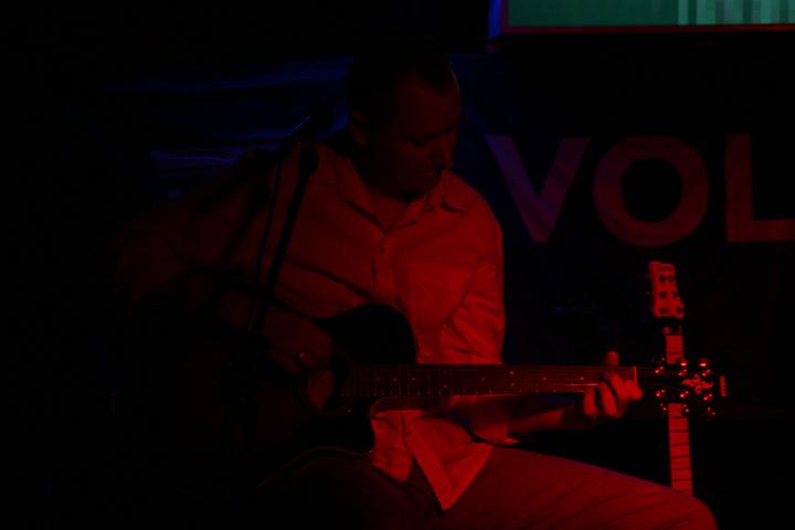 2008-11-28 M3_live at replugged 027.jpg